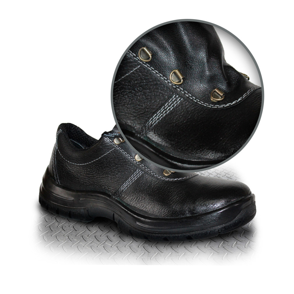 Work boots on PUP 261P