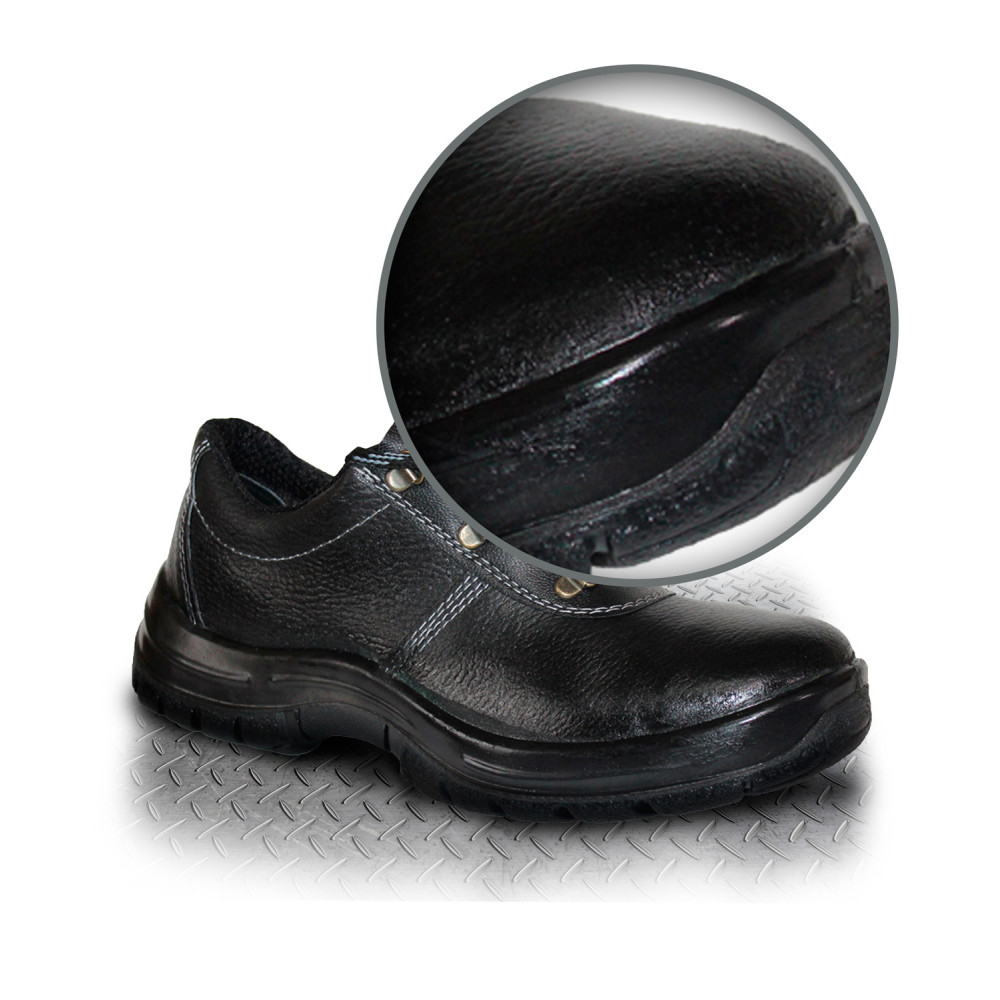 Work boots on PUP 261P